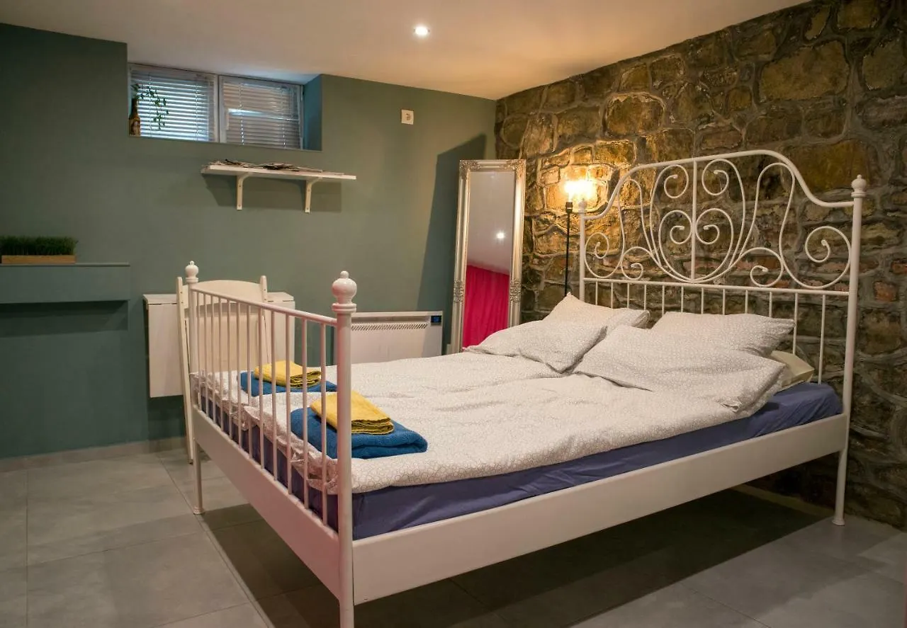 Sofia Center Cave Apartment 0*,